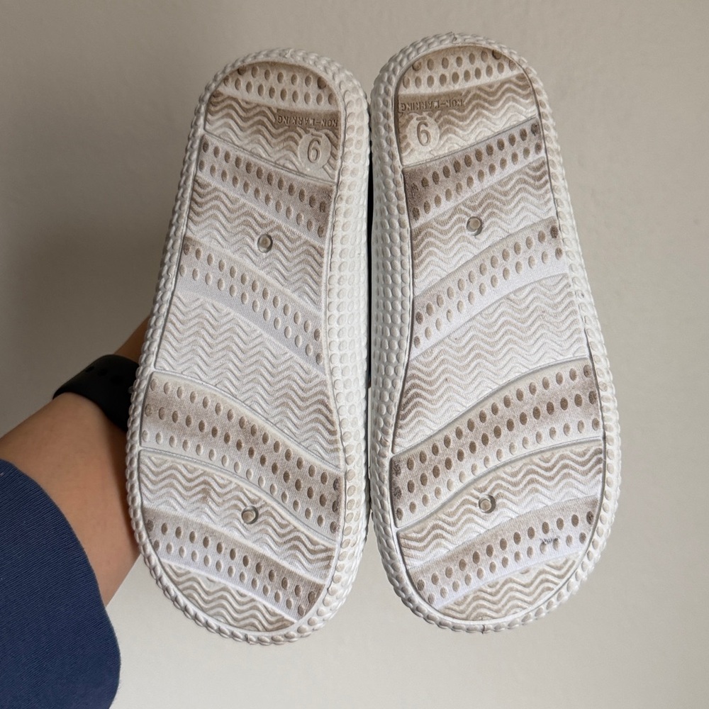 Cat & Jack Toddler Oscar Water Shoes - Picture 4 of 5